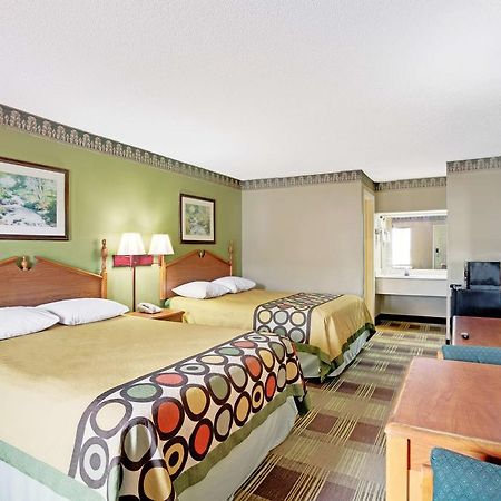 Super 8 Newnan Hotel Exterior photo