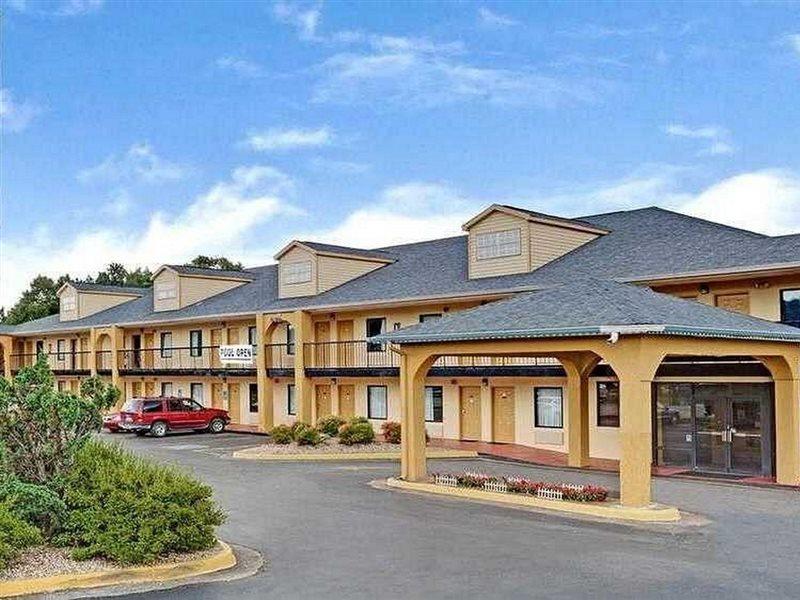 Super 8 Newnan Hotel Exterior photo