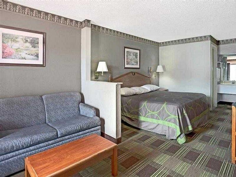 Super 8 Newnan Hotel Exterior photo