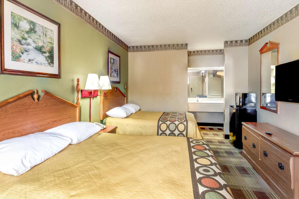 Super 8 Newnan Hotel Exterior photo