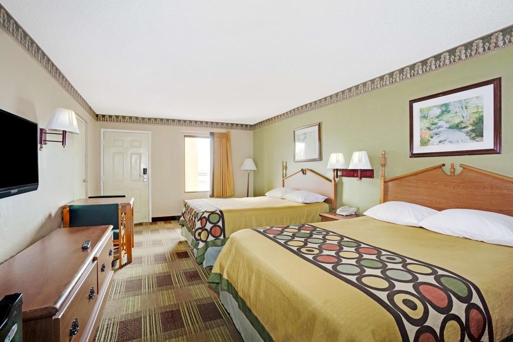 Super 8 Newnan Hotel Exterior photo