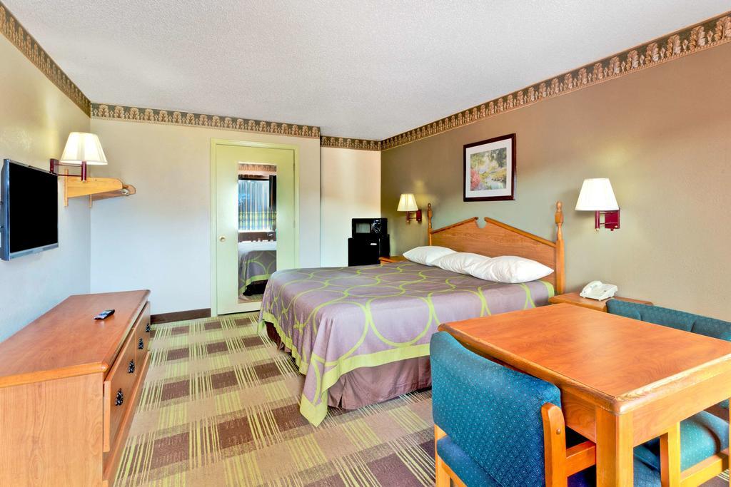 Super 8 Newnan Hotel Exterior photo